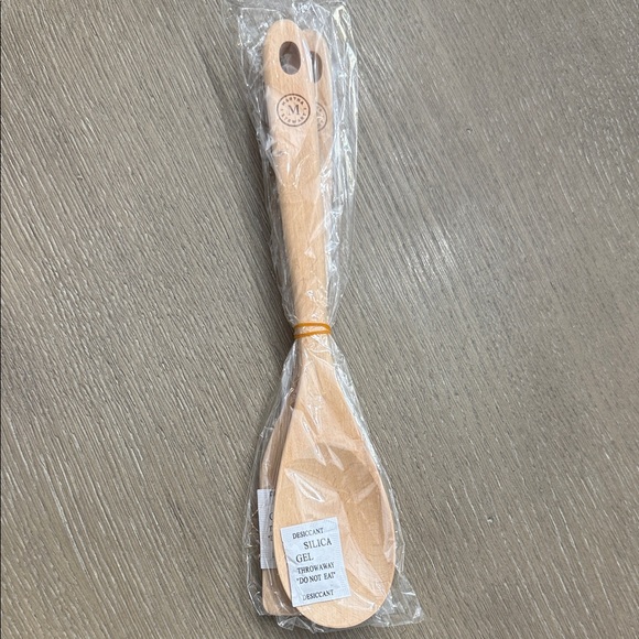 Martha Stewart - 2 Wooden Spoon and Metal Measuring Cups Set - Picture 2 of 5